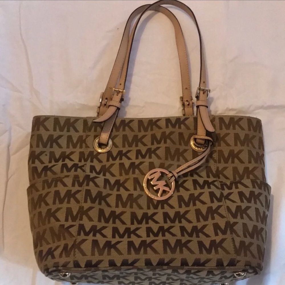 TAN MICHAEL KORS PURSE
